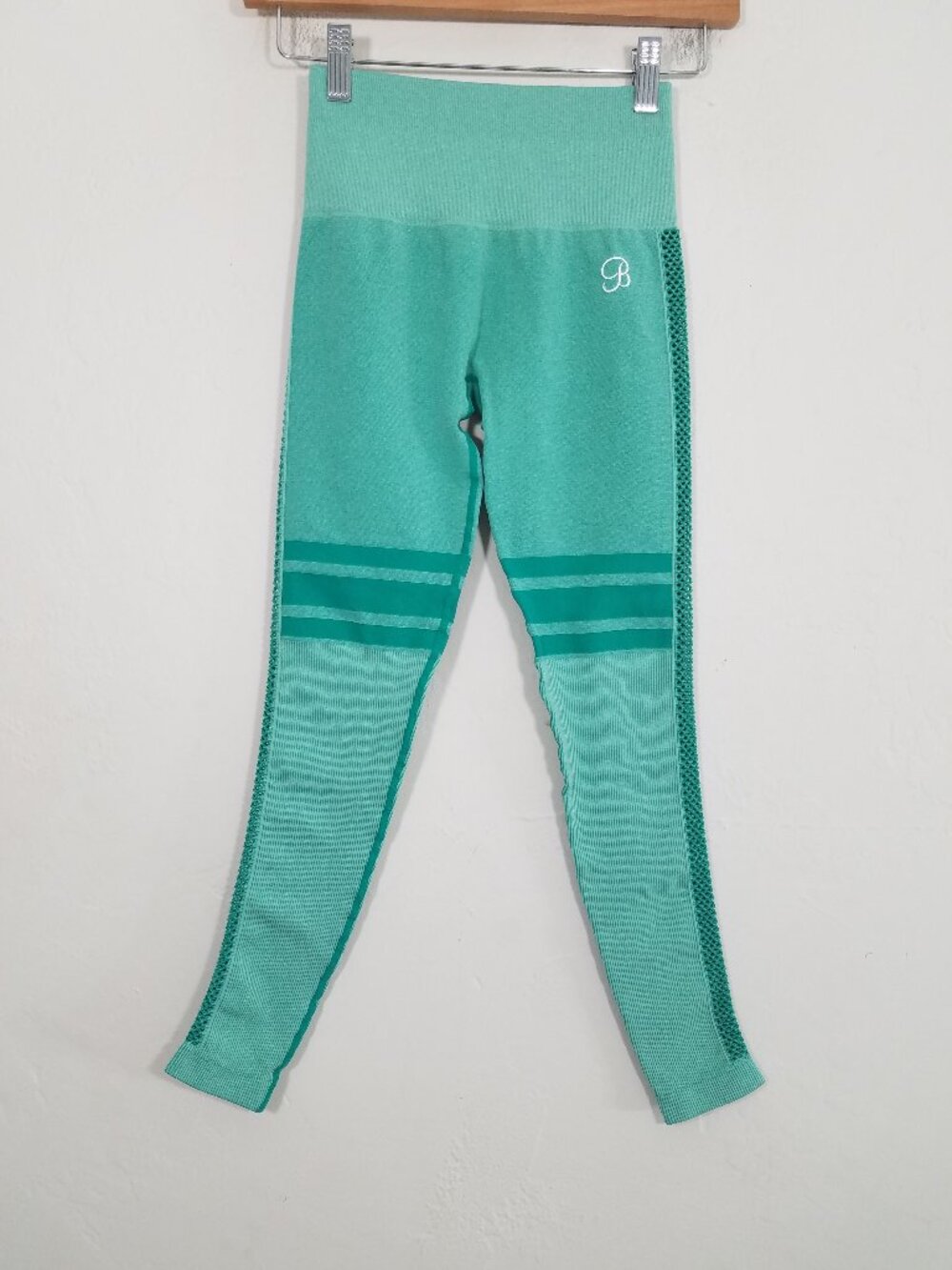 Bombshell Sportswear Seamless Legging with Mesh Details Green Size XS/S